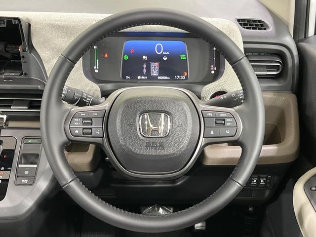 �y�����v�����X�e�A�����O�z�㎿�Ȋv���g�p���邱�ƂŁA��ɂ����������݂ƂĂ��^�]���₷���n���h���ł���