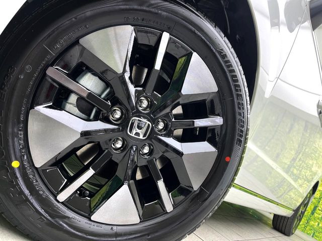 �y����16�C���`�A���~�z�C�[���z�O�ςɃ}�b�`���������A���~�z�C�[���𑕒����Ă���܂��B�e��ЊO�A���~�z�C�[����A�X�^�b�h���X�^�C�����戵�����Ă���܂��B���񂲑��k����������