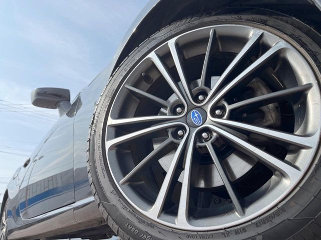 �y����16�C���`�A���~�z�C�[���z�O�ςɃ}�b�`���������A���~�z�C�[���𑕒����Ă���܂��B�e��ЊO�A���~�z�C�[����A�X�^�b�h���X�^�C�����戵�����Ă���܂��B���񂲑��k����������