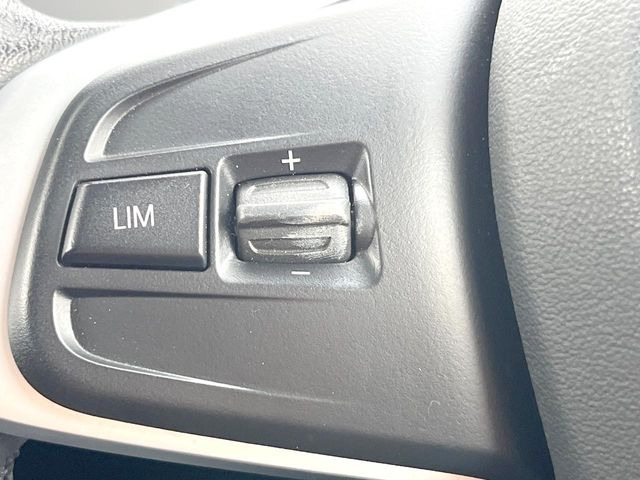 ���I�[�g�N���[�Y�R���g���[��:�������H�⎩���Ԑ�p���H���ɂāA�葬���q���\�ƂȂ�֗��ȋ@�\�ł��B�������ړ��̍ۂł����ɂ����֗��ɂ��g�����������܂���