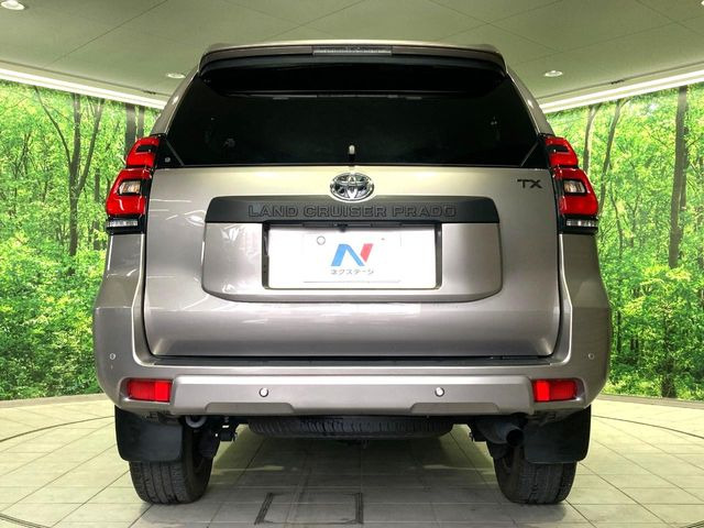 安心の最長10年・走行無制限保証(有償)をご用意。保証内容も充実はもちろん、無料点検&オイル交換や、年中無休の全国・24時間ロードサービスも付帯されておりますのでご安心下さい。