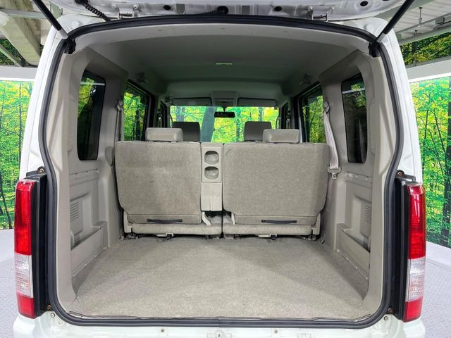 ���i�̂���������ʋ΁A���}���ɏ\���ȉ׎��X�y�[�X���m�ۂ��Ă���܂��B�Z�J���h�V�[�g��|���ƁA�傫�ȉו��̐ύڂ��\�ł���