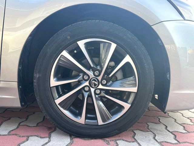 �y����16�C���`�A���~�z�C�[���z�O�ςɃ}�b�`���������A���~�z�C�[���𑕒����Ă���܂��B�e��ЊO�A���~�z�C�[����A�X�^�b�h���X�^�C�����戵�����Ă���܂��B���񂲑��k����������