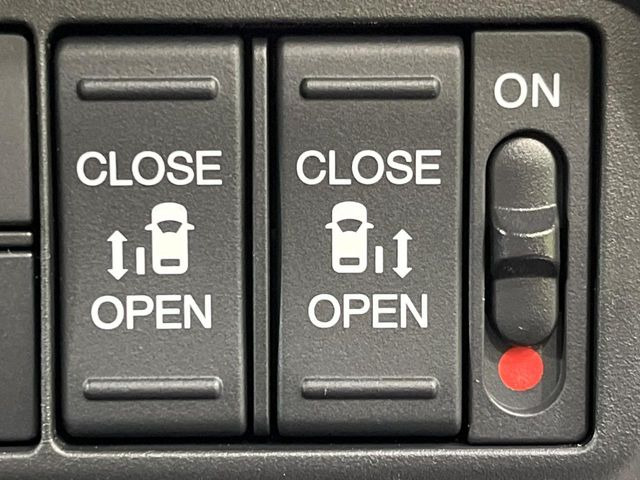 �y�z���_�Z���V���O�z���s���ɑO���̎ԗ�����F�����A�Փ˂������Ȏ��͌x��ƃu���[�L�ŏՓˉ���Ɣ�Q�y�����A�V�X�g�B�����S�Ƀh���C�u�����y���݂��������܂��B