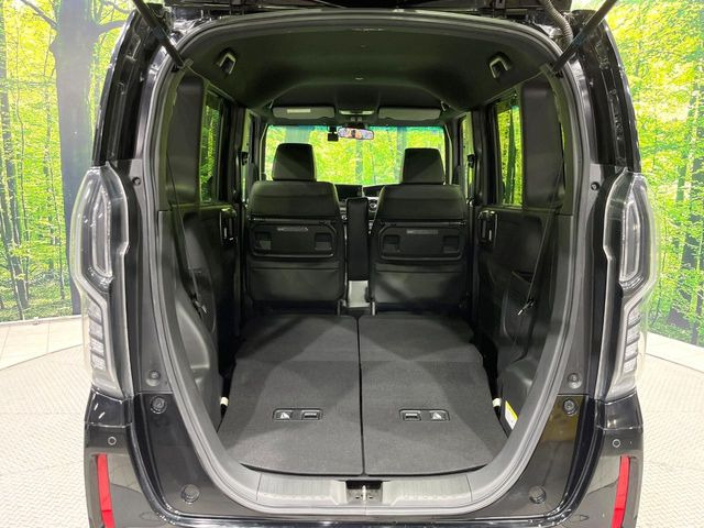 ���i�̂���������ʋ΁A���}���ɏ\���ȉ׎��X�y�[�X���m�ۂ��Ă���܂��B�Z�J���h�V�[�g��|���ƁA�傫�ȉו��̐ύڂ��\�ł���