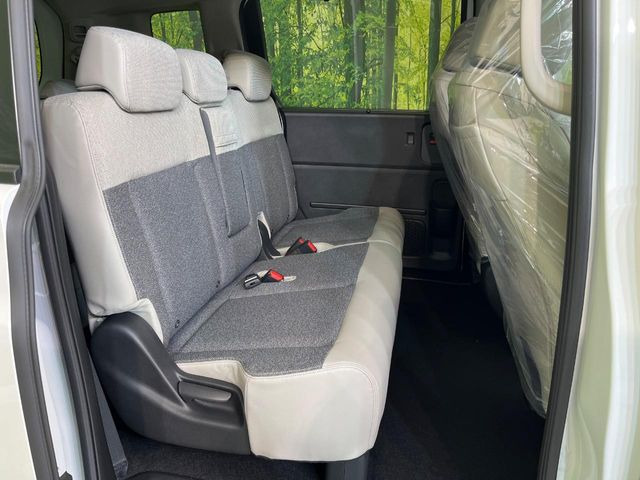 高品質なオリジナルフロアマットもオプションにてご用意しております。お好きなデザインやカラーをお車に合わせて選んでいただくことができます♪