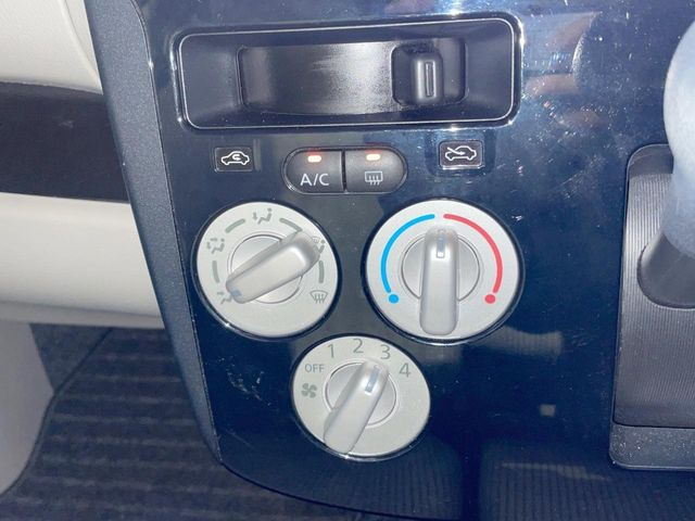 寒い冬も暑い夏も全席に快適な空調を届けてくれる、ダイヤル式エアコンを装備♪