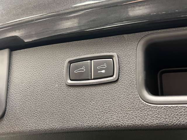 【屋内展示場完備】雨が降っても風が吹いても、暑くても寒くてもゆっくりお車をご覧いただけます&rArr;