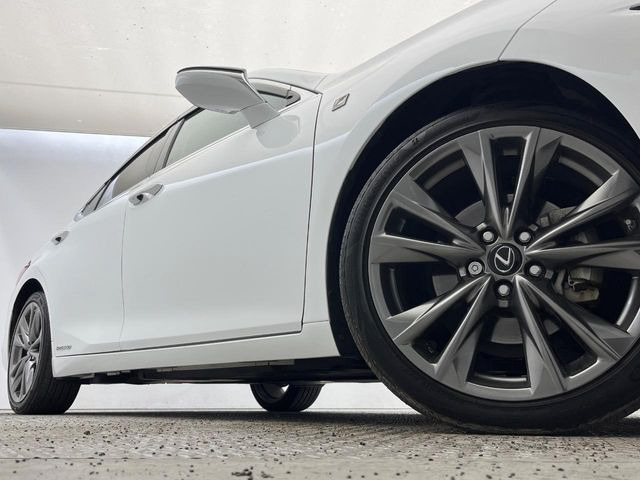 【純正19インチアルミホイール】外観にマッチした純正アルミホイールを装着しております。各種社外アルミホイールや、スタッドレスタイヤも取扱いしております。是非ご相談ください♪