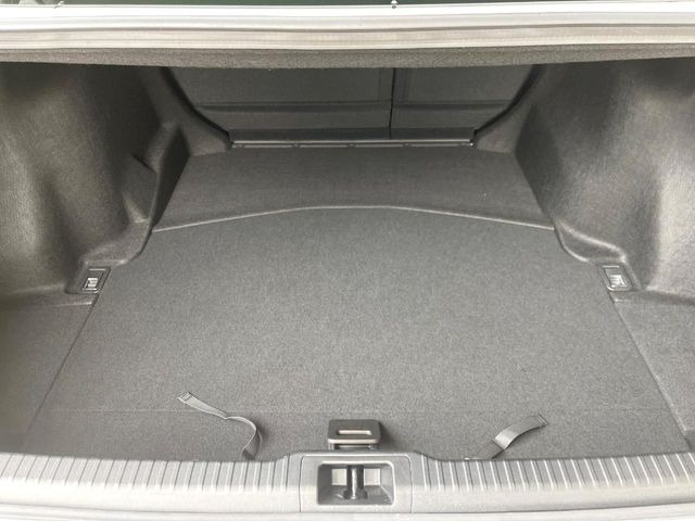 ���i�̂���������ʋ΁A���}���ɏ\���ȉ׎��X�y�[�X���m�ۂ��Ă���܂��B