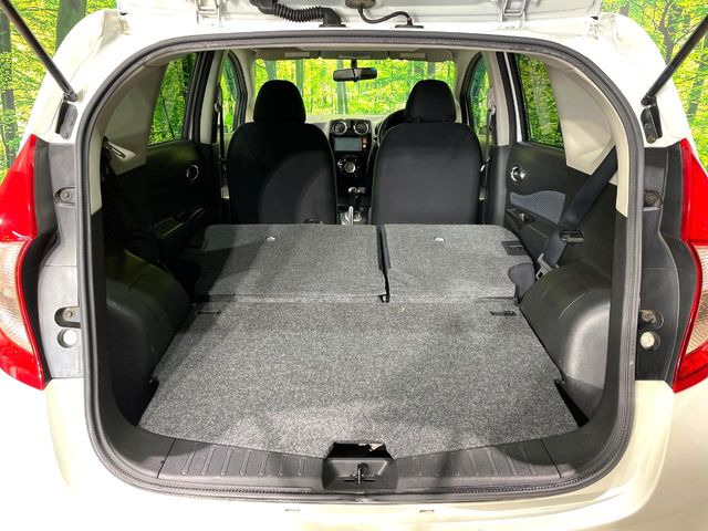 ���i�̂���������ʋ΁A���}���ɏ\���ȉ׎��X�y�[�X���m�ۂ��Ă���܂��B�Z�J���h�V�[�g��|���ƁA�傫�ȉו��̐ύڂ��\�ł���