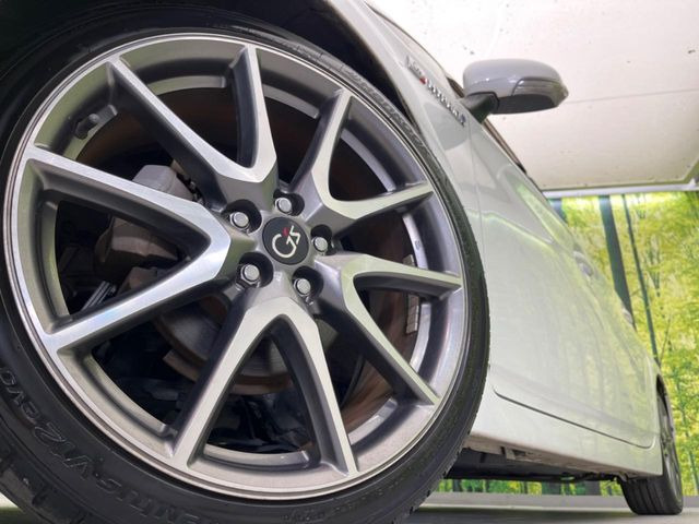 �y����18�C���`�A���~�z�C�[���z�O�ςɃ}�b�`���������A���~�z�C�[���𑕒����Ă���܂��B�e��ЊO�A���~�z�C�[����A�X�^�b�h���X�^�C�����戵�����Ă���܂��B���񂲑��k����������