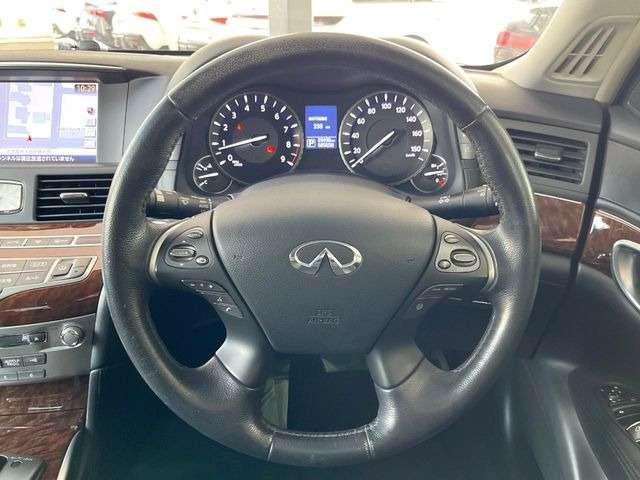 �y�����v�����X�e�A�����O�z�㎿�Ȋv���g�p���邱�ƂŁA��ɂ����������݂ƂĂ��^�]���₷���n���h���ł���