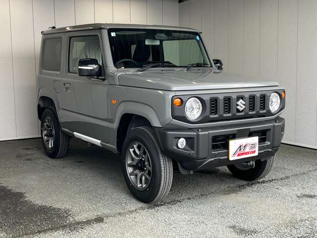 ���ʎԂ́u�T�[�r�X�J�[�G���Y �{�X�v�A�y�����Ԃ́u�T�[�r�X�J�[�G���Y �����X�v���炨�T�������܂��B