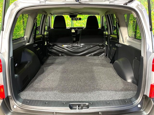 ���i�̂���������ʋ΁A���}���ɏ\���ȉ׎��X�y�[�X���m�ۂ��Ă���܂��B�Z�J���h�V�[�g��|���ƁA�傫�ȉו��̐ύڂ��\�ł���