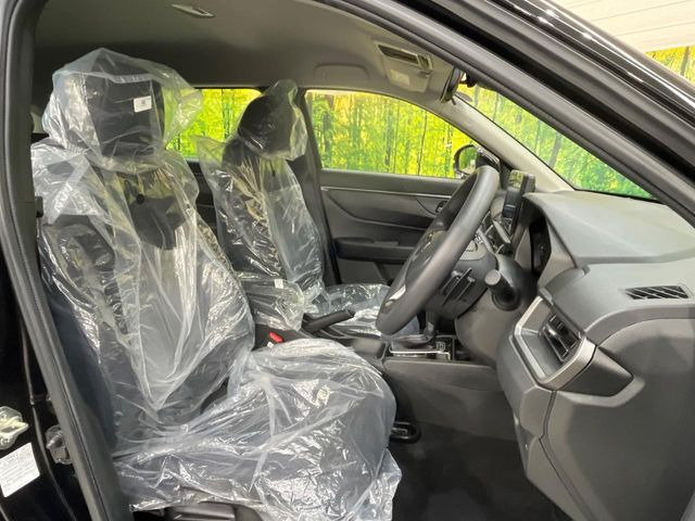 運転席シート廻りは使用感も少なく、良好な状態となっています。前オーナー様が丁寧に使っていたことがよくわかりますね。