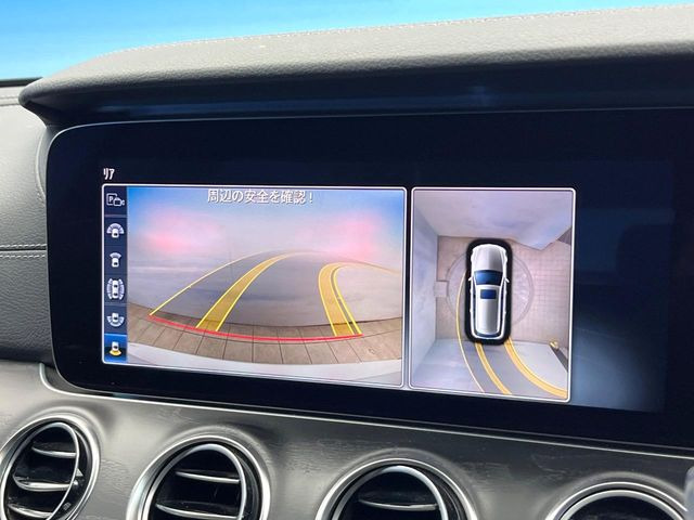 ���p�m���~�b�N�r���[���j�^�[:��p�̃J�����ɂ��A�ォ�猩���낵���悤�Ȏ��_��360�x�N���}�̎��͂��m�F���邱�Ƃ��ł��܂������p�������m�F���₷���A�����ꏊ�ł̐؂�Ԃ��⒓�Ԃ��X���[�Y�ɍs���܂��B