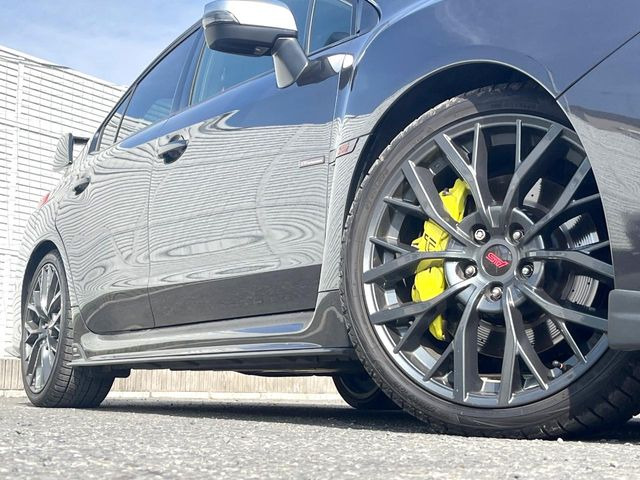 �y����19�C���`�A���~�z�C�[���z�O�ςɃ}�b�`���������A���~�z�C�[���𑕒����Ă���܂��B�e��ЊO�A���~�z�C�[����A�X�^�b�h���X�^�C�����戵�����Ă���܂��B���񂲑��k����������