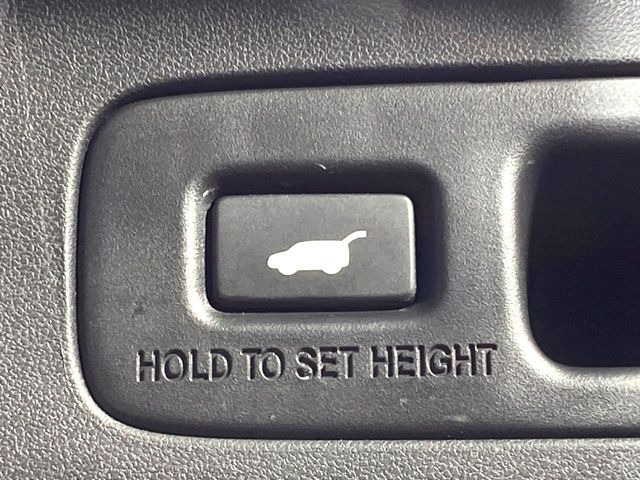 【パワーバックドア】スマートキーや運転席のボタンを押すだけでリアゲートが自動で開閉します!荷物を持っている時や、高い位置にあるバックドアを閉める際に便利な機能です♪