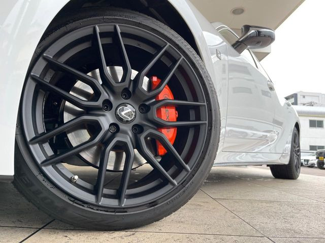 �y����19�C���`�A���~�z�C�[���z�O�ςɃ}�b�`���������A���~�z�C�[���𑕒����Ă���܂��B�e��ЊO�A���~�z�C�[����A�X�^�b�h���X�^�C�����戵�����Ă���܂��B���񂲑��k����������