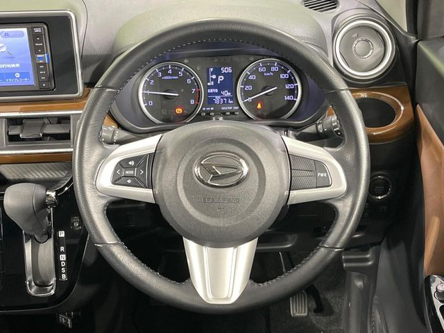 �y�����v�����X�e�A�����O�z�㎿�Ȋv���g�p���邱�ƂŁA��ɂ����������݂ƂĂ��^�]���₷���n���h���ł���