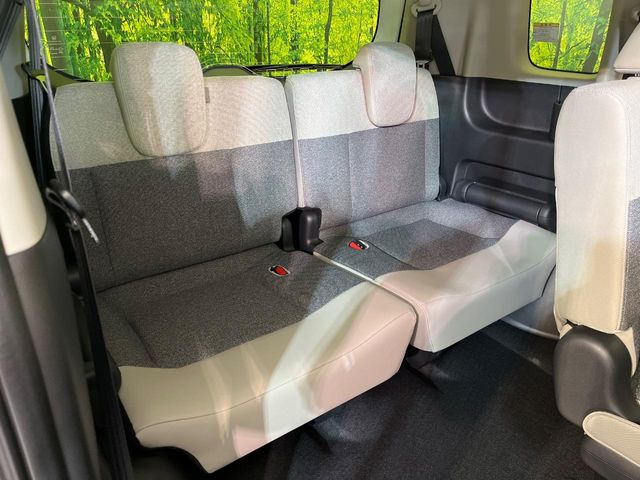 3列目シートはもちろん状態良好☆大人でもゆったりと座って頂けますので、大人数でのお出かけもラクラクです♪ご家族で、気の知れた仲間で、ドライブに行くのが楽しみですね♪