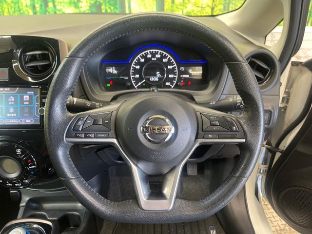 �y�C���e���W�F���g�G�}�[�W�F���V�[�u���[�L�z�t�����g�J�����őO���̎ԗ�����s�҂����m�B�Փ˂������Ȏ��͏Փ˔�Q�y���u���[�L���쓮�A�Փˉ�����T�|�[�g�B�����S�Ƀh���C�u�����y���݂��������܂��B