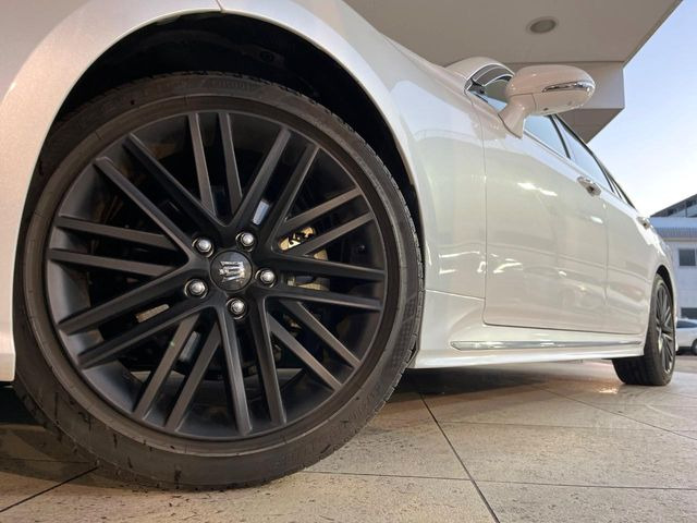 �y����18�C���`�A���~�z�C�[���z�O�ςɃ}�b�`���������A���~�z�C�[���𑕒����Ă���܂��B�e��ЊO�A���~�z�C�[����A�X�^�b�h���X�^�C�����戵�����Ă���܂��B���񂲑��k����������