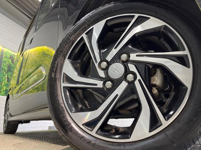 �y����15�C���`�A���~�z�C�[���z�O�ςɃ}�b�`���������A���~�z�C�[���𑕒����Ă���܂��B�e��ЊO�A���~�z�C�[����A�X�^�b�h���X�^�C�����戵�����Ă���܂��B���񂲑��k����������