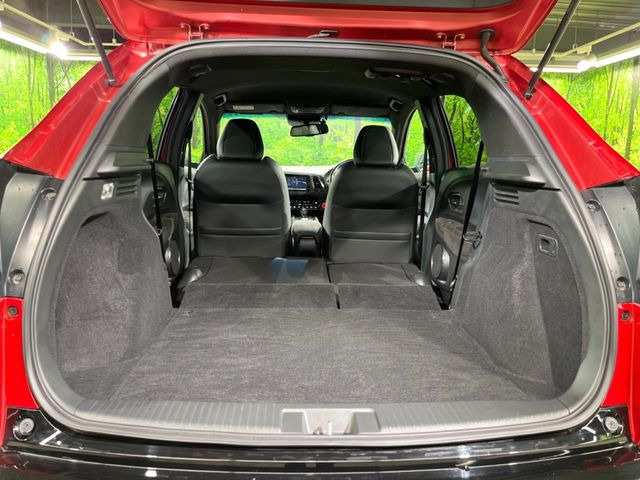 後席を格納すると、これだけの広さが!シーンに合わせたシートアレンジで、大きな荷物も積むことが出来ます♪