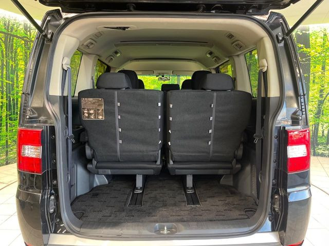 ���i�̂���������ʋ΁A���}���ɏ\���ȉ׎��X�y�[�X���m�ۂ��Ă���܂��B�Z�J���h�V�[�g��|���ƁA�傫�ȉו��̐ύڂ��\�ł���