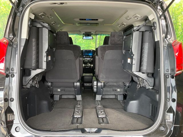 後席を格納すると、これだけの広さが!シーンに合わせたシートアレンジで、大きな荷物も積むことが出来ます♪