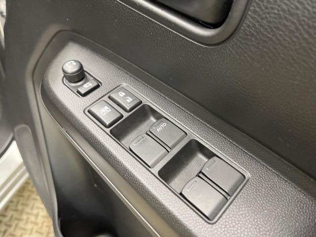 �y�d���i�[�~���[�z�T�C�h�~���[�͓d���i�[���ƂȂ��Ă���A�������ԏ�ł��L�Y�������X�N��}�����܂��B