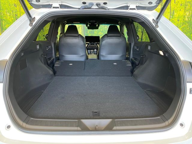 ���i�̂���������ʋ΁A���}���ɏ\���ȉ׎��X�y�[�X���m�ۂ��Ă���܂��B�Z�J���h�V�[�g��|���ƁA�傫�ȉו��̐ύڂ��\�ł���