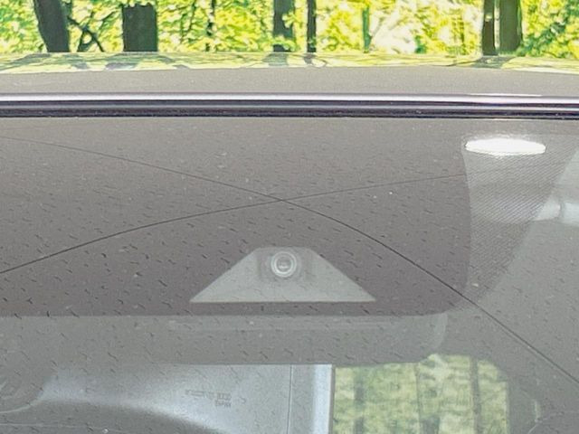 �y�C���e���W�F���g�G�}�[�W�F���V�[�u���[�L�z�t�����g�J�����őO���̎ԗ�����s�҂����m�B�Փ˂������Ȏ��͏Փ˔�Q�y���u���[�L���쓮�A�Փˉ�����T�|�[�g�B�����S�Ƀh���C�u�����y���݂��������܂��B