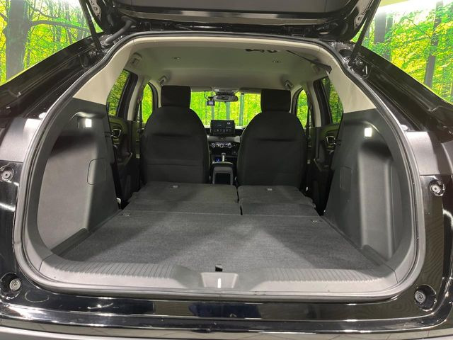 普段のお買い物や通勤、送迎等に十分な荷室スペースを確保しております。セカンドシートを倒すと、大きな荷物の積載も可能です♪