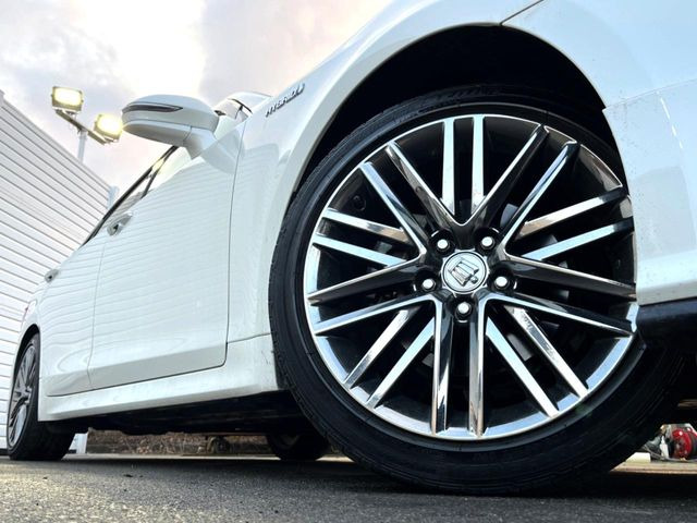 �y�I�v�V����18�C���`�X�p�b�^�����O�A���~�z�C�[���z�����I�v�V�����z�C�[���𑕒��B���s���\�̌���ɉ����A�O�ς����X�^�C���b�V���ɂȂ��Ă��܂��B