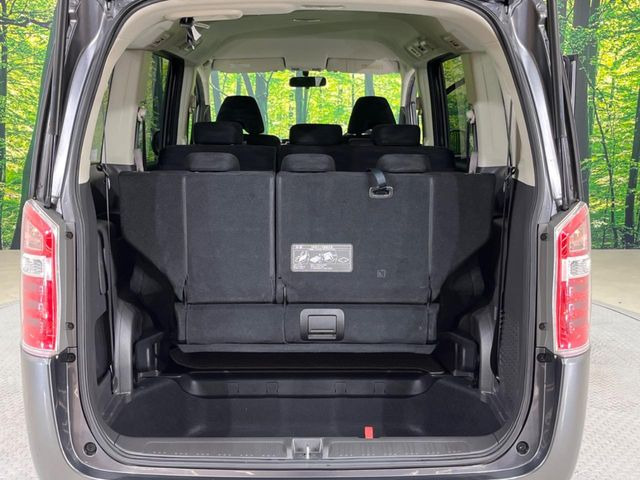 ���i�̂���������ʋ΁A���}���ɏ\���ȉ׎��X�y�[�X���m�ۂ��Ă���܂��B�Z�J���h�V�[�g��|���ƁA�傫�ȉו��̐ύڂ��\�ł���