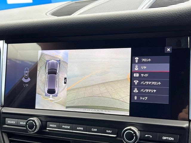 ���p�m���~�b�N�r���[���j�^�[:��p�̃J�����ɂ��A�ォ�猩���낵���悤�Ȏ��_��360�x�N���}�̎��͂��m�F���邱�Ƃ��ł��܂������p�������m�F���₷���A�����ꏊ�ł̐؂�Ԃ��⒓�Ԃ��X���[�Y�ɍs���܂��B