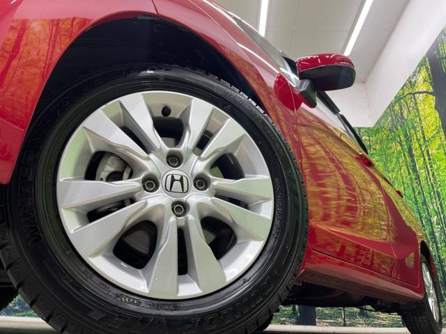 �y����15�C���`�A���~�z�C�[���z�O�ςɃ}�b�`���������A���~�z�C�[���𑕒����Ă���܂��B�e��ЊO�A���~�z�C�[����A�X�^�b�h���X�^�C�����戵�����Ă���܂��B���񂲑��k����������