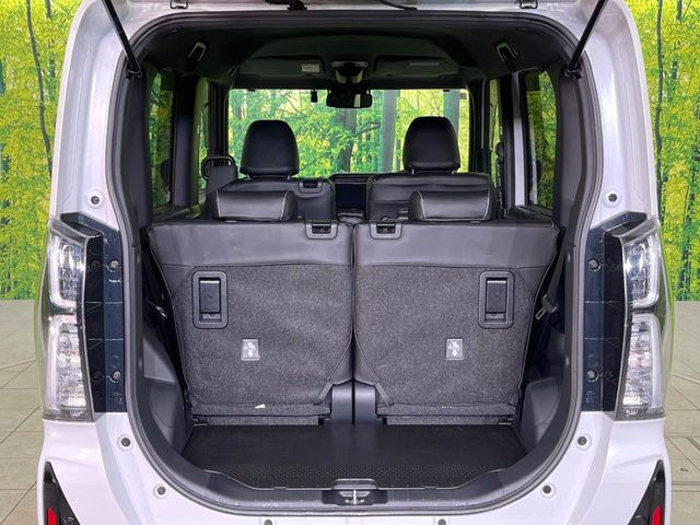 ���i�̂���������ʋ΁A���}���ɏ\���ȉ׎��X�y�[�X���m�ۂ��Ă���܂��B�Z�J���h�V�[�g��|���ƁA�傫�ȉו��̐ύڂ��\�ł���