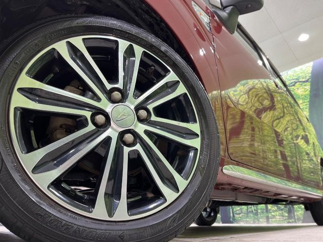 �y����15�C���`�A���~�z�C�[���z�O�ςɃ}�b�`���������A���~�z�C�[���𑕒����Ă���܂��B�e��ЊO�A���~�z�C�[����A�X�^�b�h���X�^�C�����戵�����Ă���܂��B���񂲑��k����������