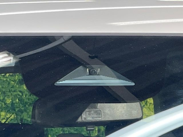 �y�z���_�Z���V���O�z���s���ɑO���̎ԗ�����F�����A�Փ˂������Ȏ��͌x��ƃu���[�L�ŏՓˉ���Ɣ�Q�y�����A�V�X�g�B�����S�Ƀh���C�u�����y���݂��������܂��B