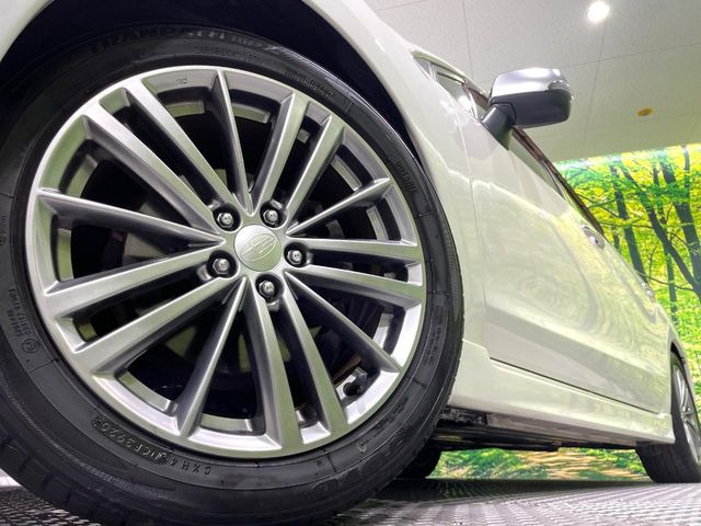 �y����17�C���`�A���~�z�C�[���z�O�ςɃ}�b�`���������A���~�z�C�[���𑕒����Ă���܂��B�e��ЊO�A���~�z�C�[����A�X�^�b�h���X�^�C�����戵�����Ă���܂��B���񂲑��k����������