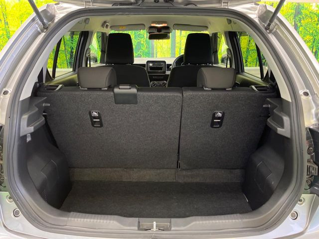 ���i�̂���������ʋ΁A���}���ɏ\���ȉ׎��X�y�[�X���m�ۂ��Ă���܂��B�Z�J���h�V�[�g��|���ƁA�傫�ȉו��̐ύڂ��\�ł���