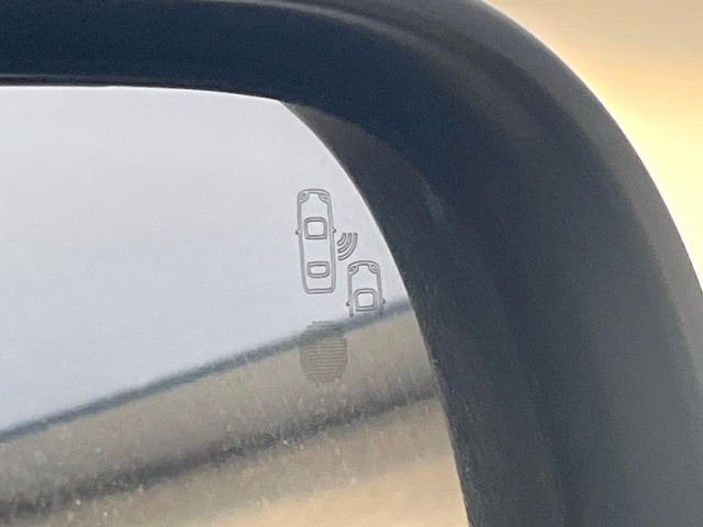 ���u���C���h�A�V�X�g�Z���T�[:���p����̎Ԃ����m���A�h���C�o�[���Ԑ��ύX���s���ۂɁA�x�����Ƌ��ɒ��ӂ𑣂��Ă������S�x���@�\�ł�!