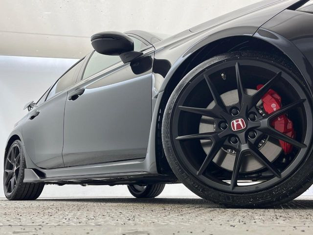 �y����19�C���`�A���~�z�C�[���z�O�ςɃ}�b�`���������A���~�z�C�[���𑕒����Ă���܂��B�e��ЊO�A���~�z�C�[����A�X�^�b�h���X�^�C�����戵�����Ă���܂��B���񂲑��k����������