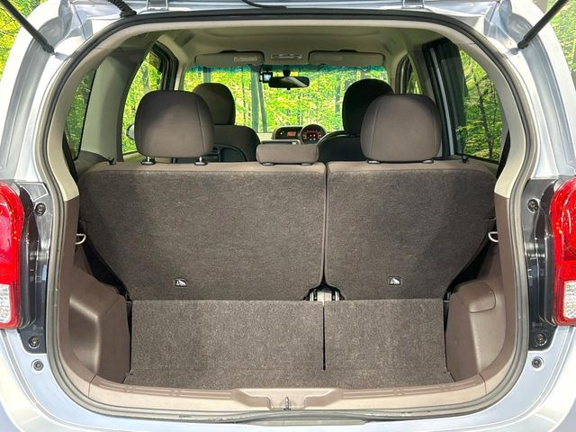 ���i�̂���������ʋ΁A���}���ɏ\���ȉ׎��X�y�[�X���m�ۂ��Ă���܂��B�Z�J���h�V�[�g��|���ƁA�傫�ȉו��̐ύڂ��\�ł���