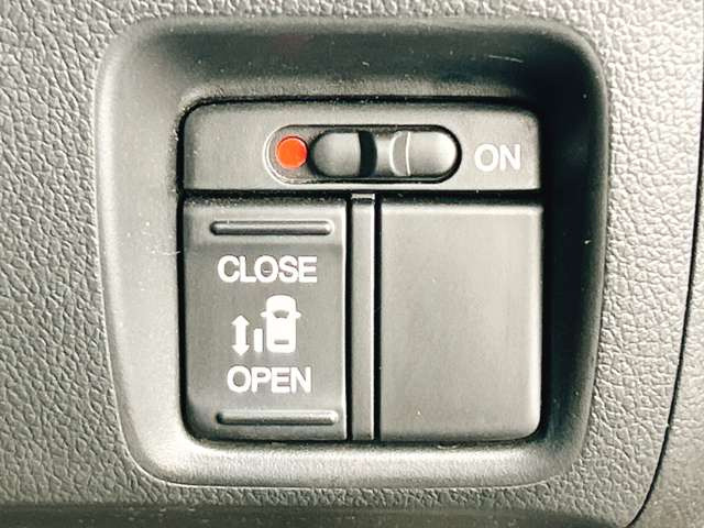 �y�d���X���C�h�h�A�z�h�A�̊J�������^�b�`�ōs�����Ƃ��ł��܂����֗��ȋ@�\�̈�ł��ˁ�