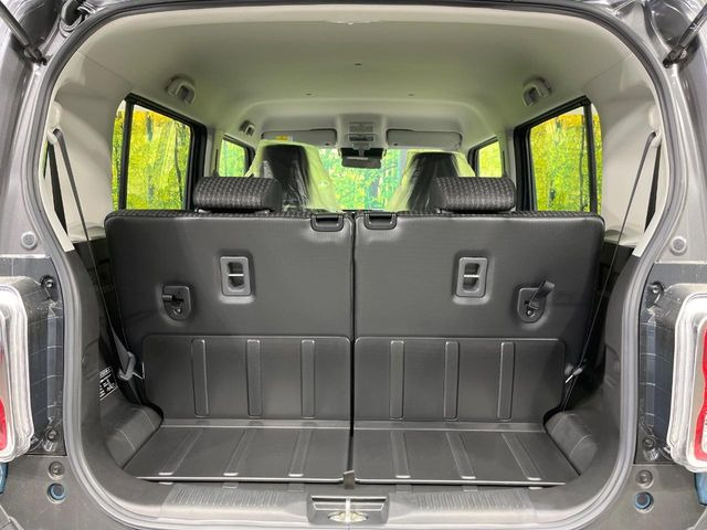 ���i�̂���������ʋ΁A���}���ɏ\���ȉ׎��X�y�[�X���m�ۂ��Ă���܂��B�Z�J���h�V�[�g��|���ƁA�傫�ȉו��̐ύڂ��\�ł���